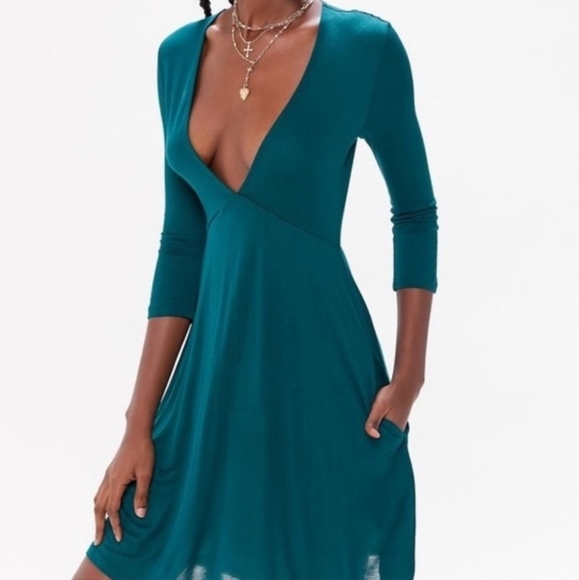 🆕️ UO Mercer Plunging Mini Dress - Picture 3 of 4